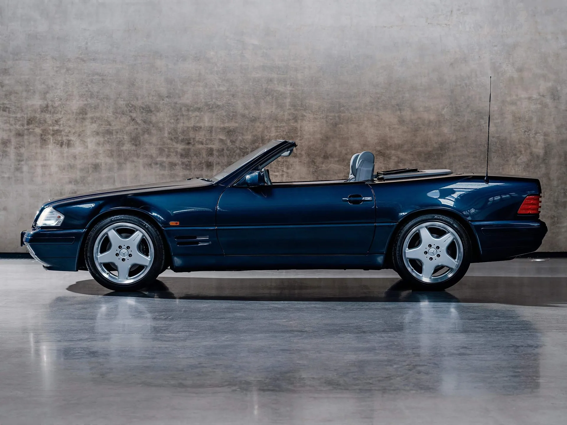 Mercedes-Benz SL 600 (1995) - Side Profile