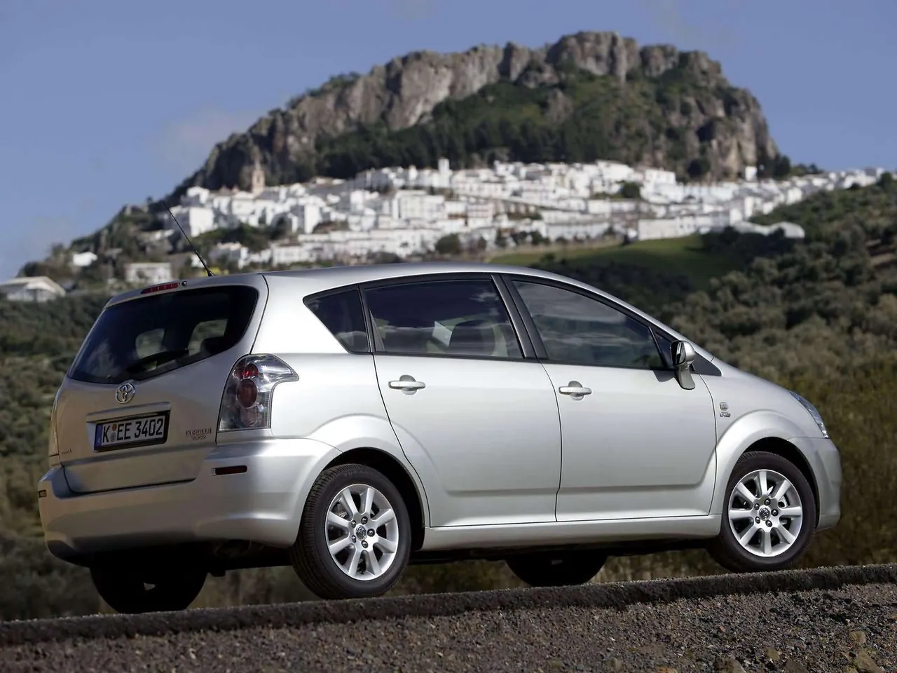 Toyota Corolla Verso D4D (2004) - Rear Three-Quarter