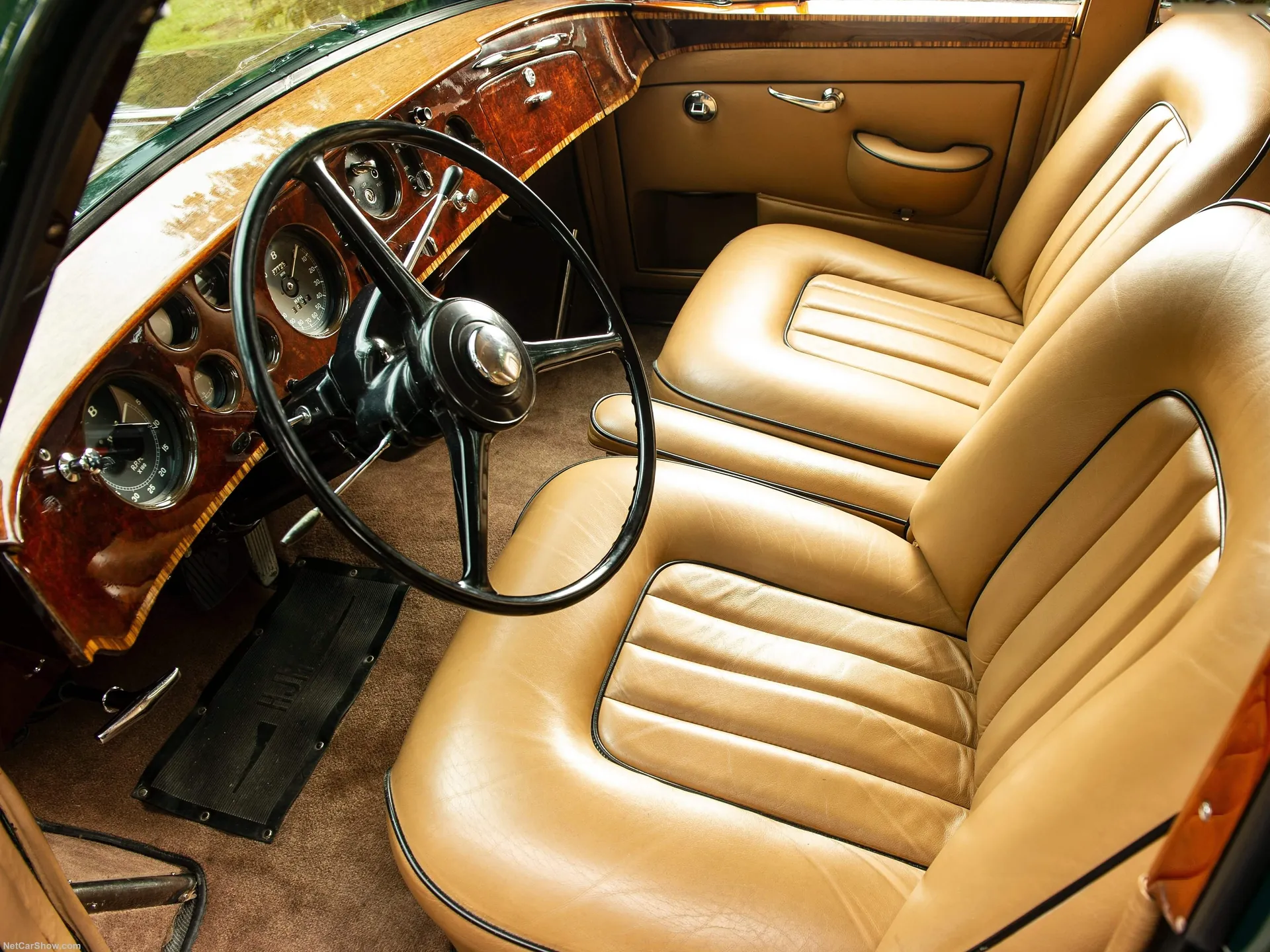Bentley S2 Continental Flying Spur (1959) – interiér