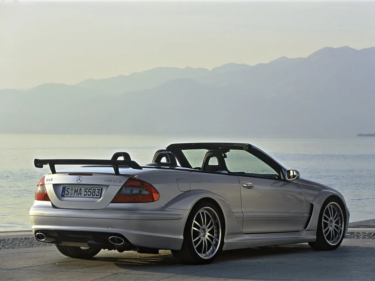 Mercedes-Benz CLK DTM AMG Cabriolet (2006) – zadní tříčtvrteční pohled