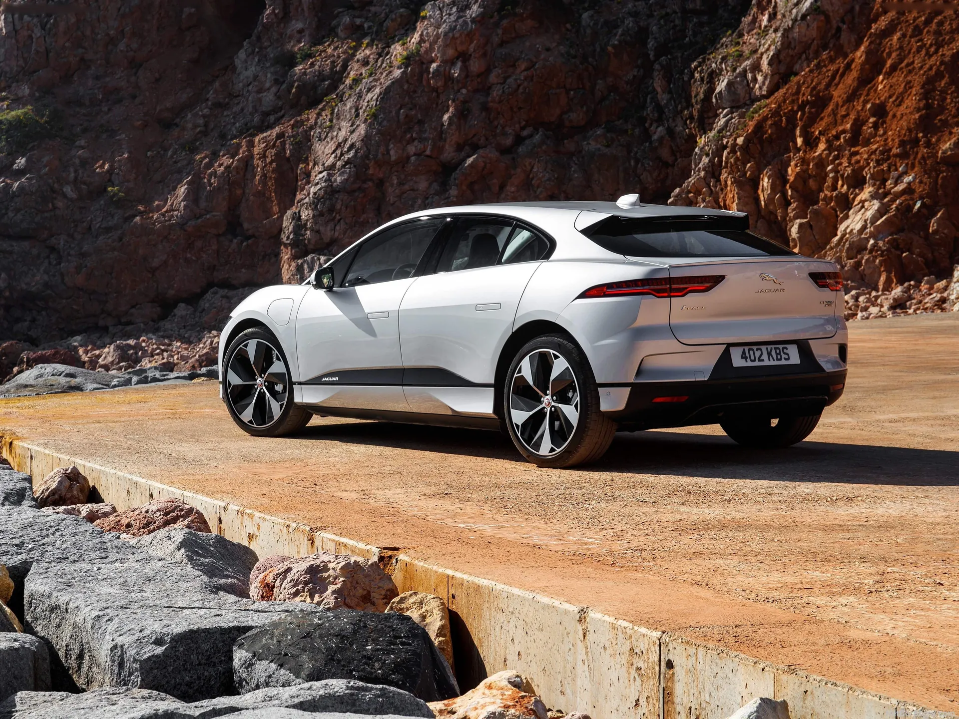 Jaguar I-Pace (2019) – zadní tříčtvrteční pohled