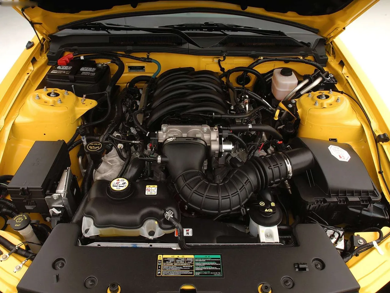 Saleen Ford Mustang S281 3 Valve (2005) – motorový prostor