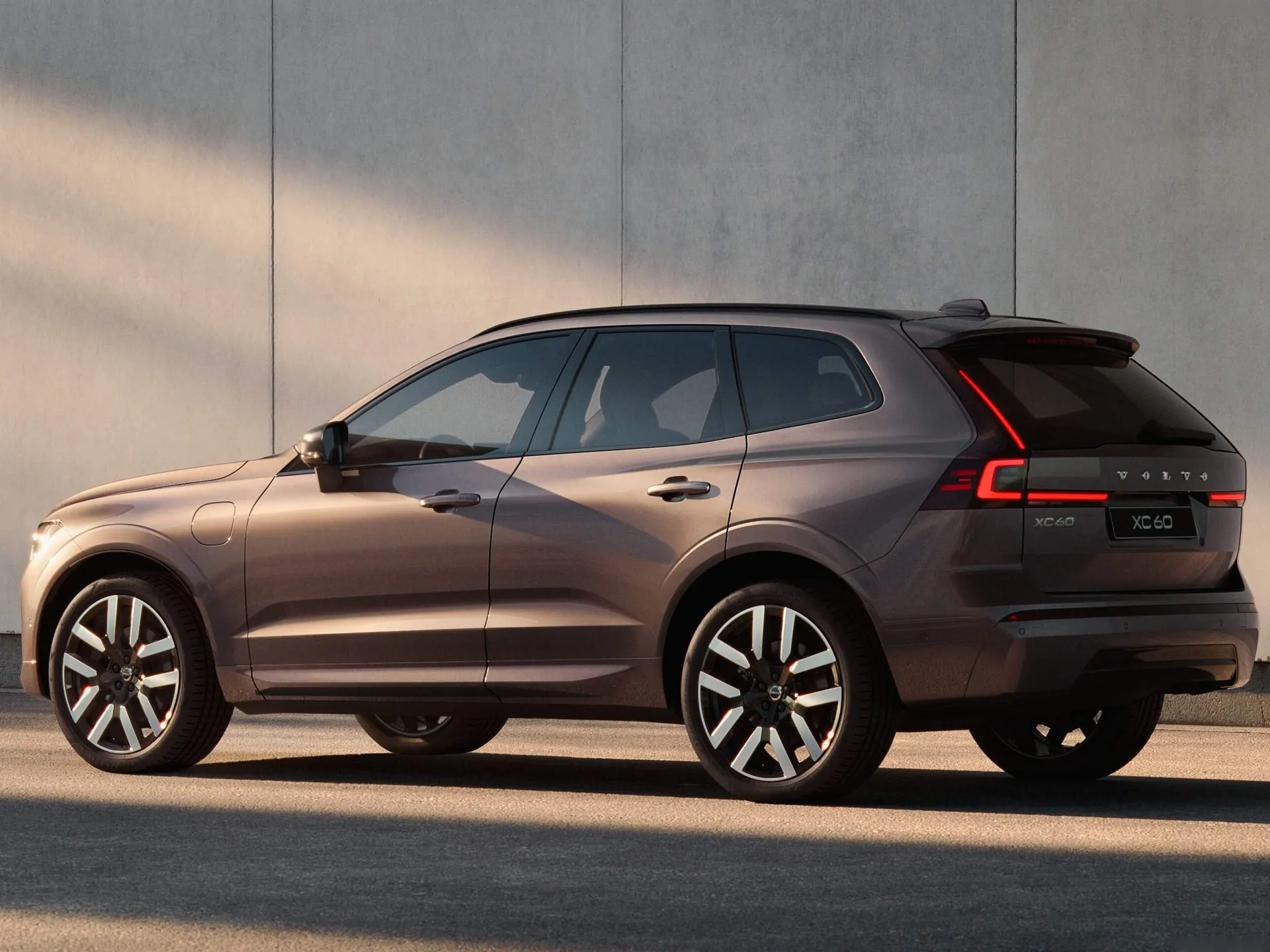 Volvo XC60 (2027) – zadní tříčtvrteční pohled