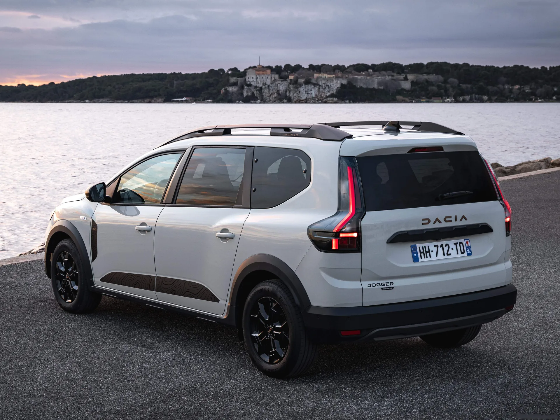 Dacia Jogger (2026) – zadní tříčtvrteční pohled