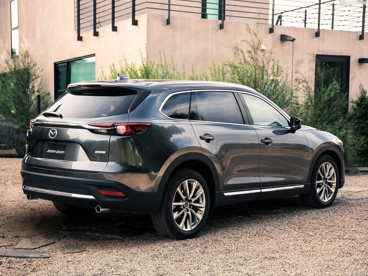 Mazda CX-9 (2016) – zadní tříčtvrteční pohled