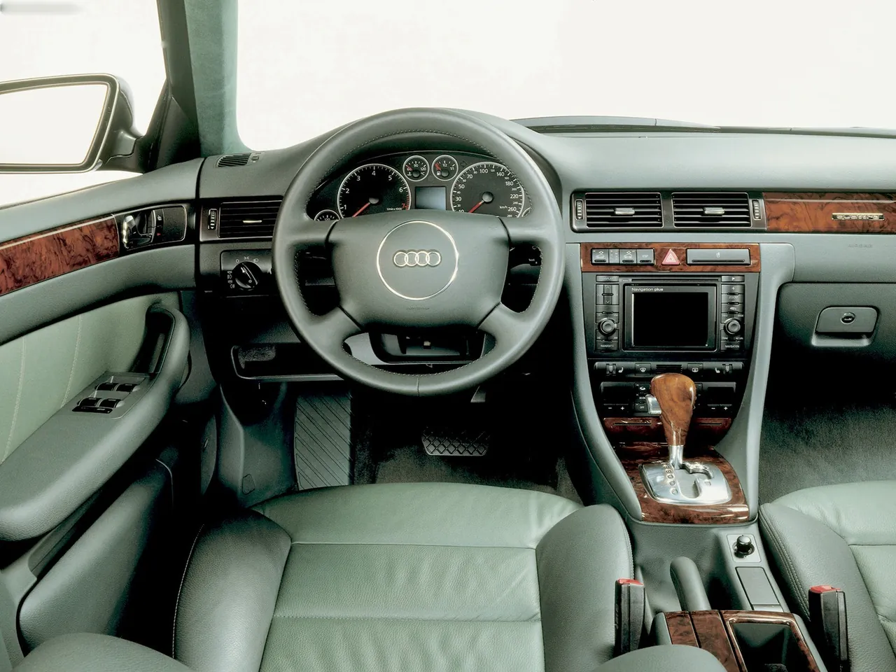 Audi allroad quattro 2.5 TDI (2000) – interiér