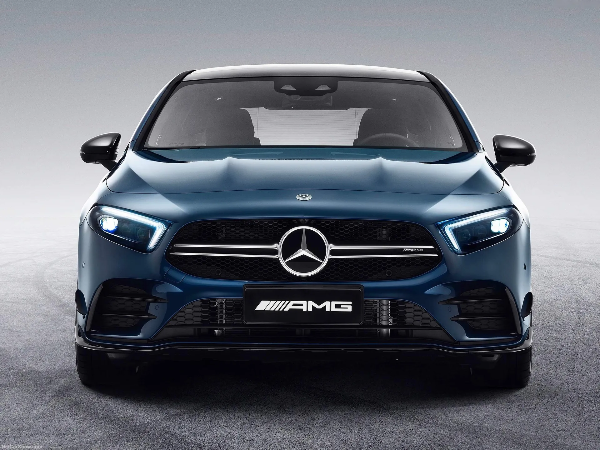 Mercedes-Benz A35 L AMG 4Matic Sedan (2020) - Front