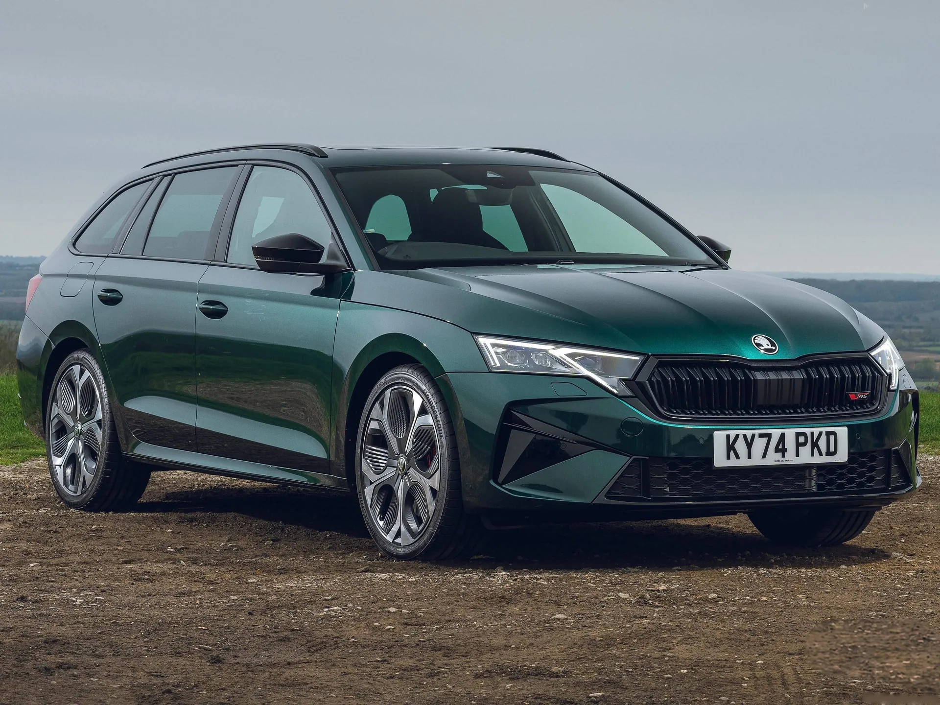 Skoda Octavia vRS Estate [UK] (2025)