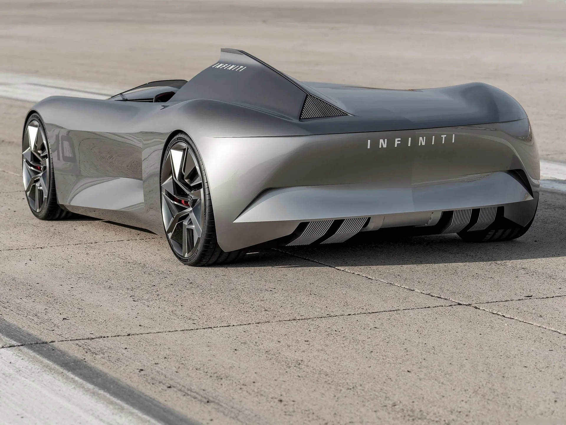 Infiniti Prototype 10 Concept (2018) – zadní tříčtvrteční pohled