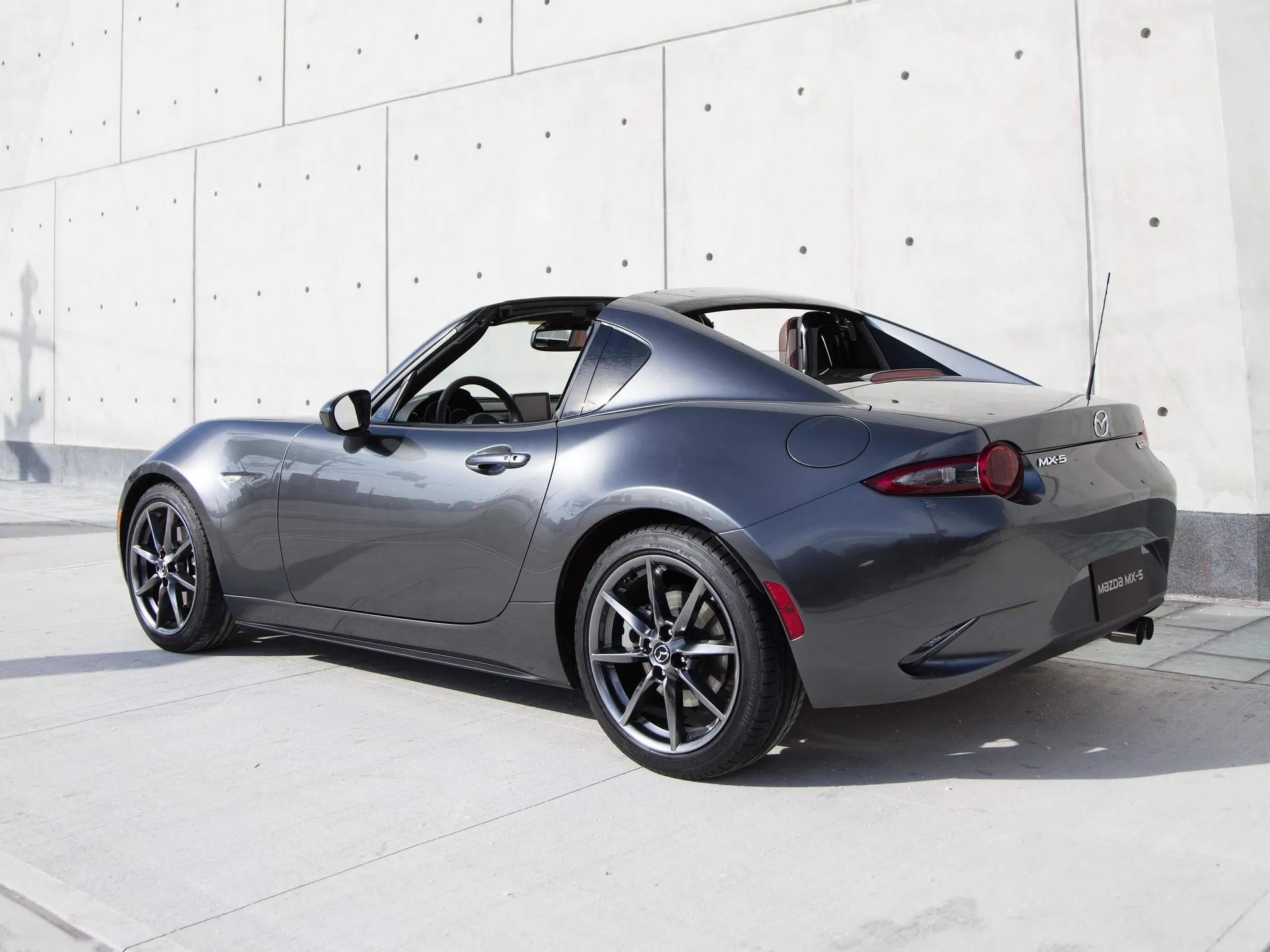 Mazda MX-5 RF (2017) – zadní tříčtvrteční pohled