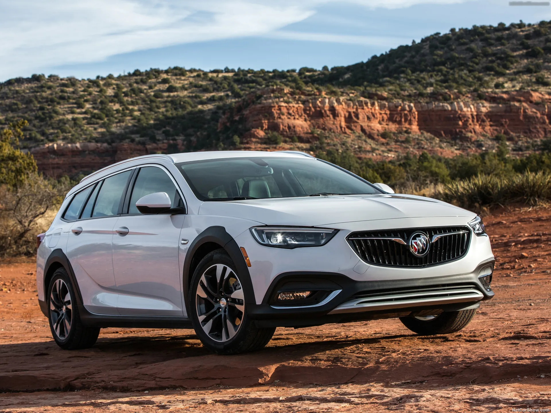 Buick Regal TourX (2018)