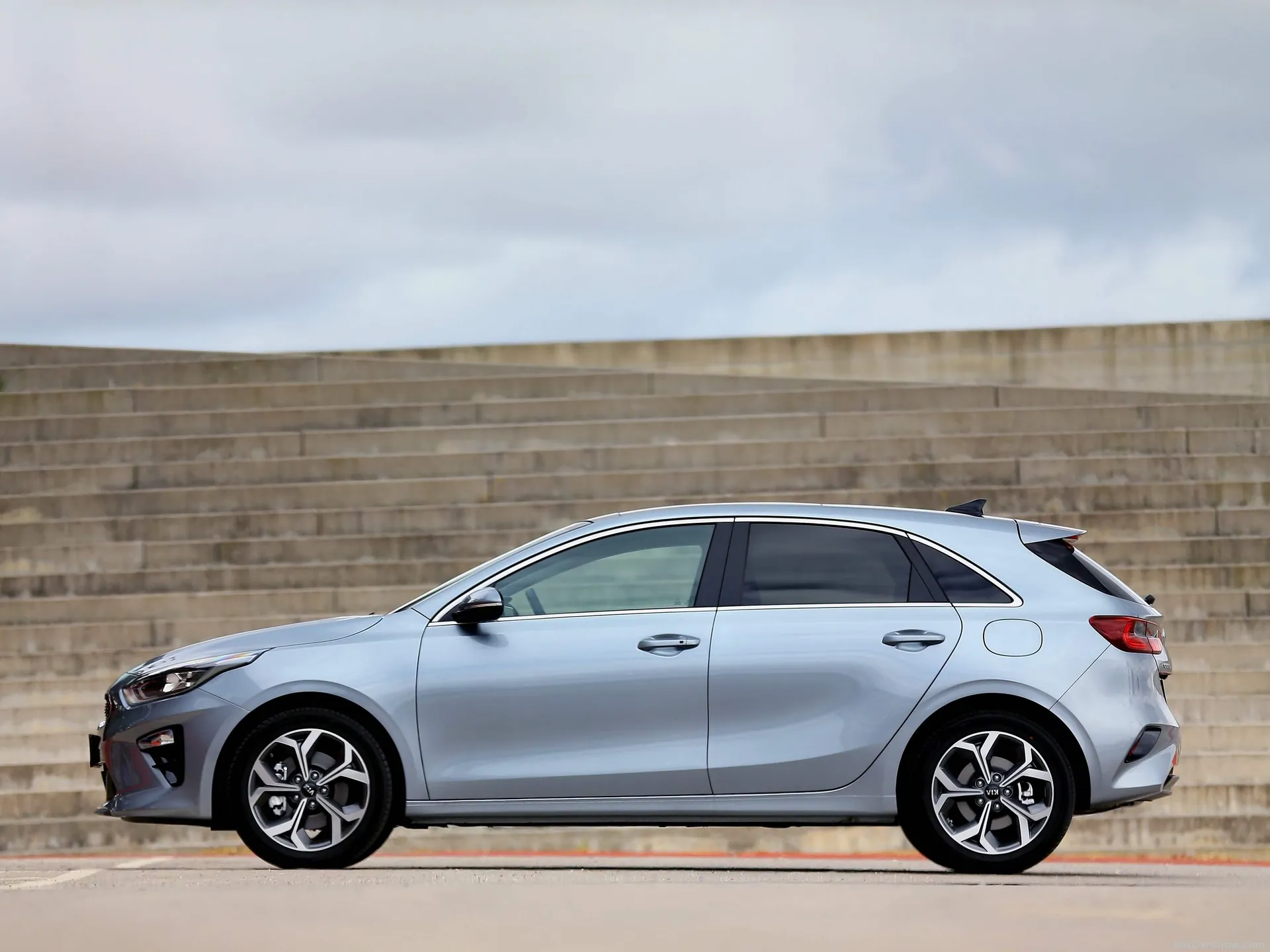 Kia Ceed (2019) – boční profil