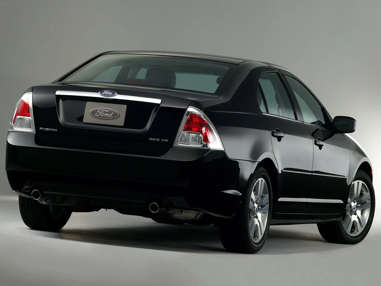 Ford Fusion (2006) – zadní tříčtvrteční pohled
