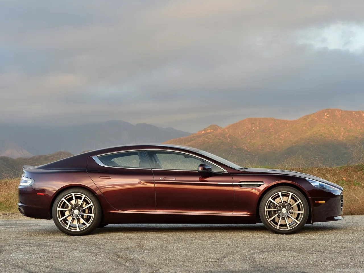 Aston Martin Rapide S (2015) – boční profil