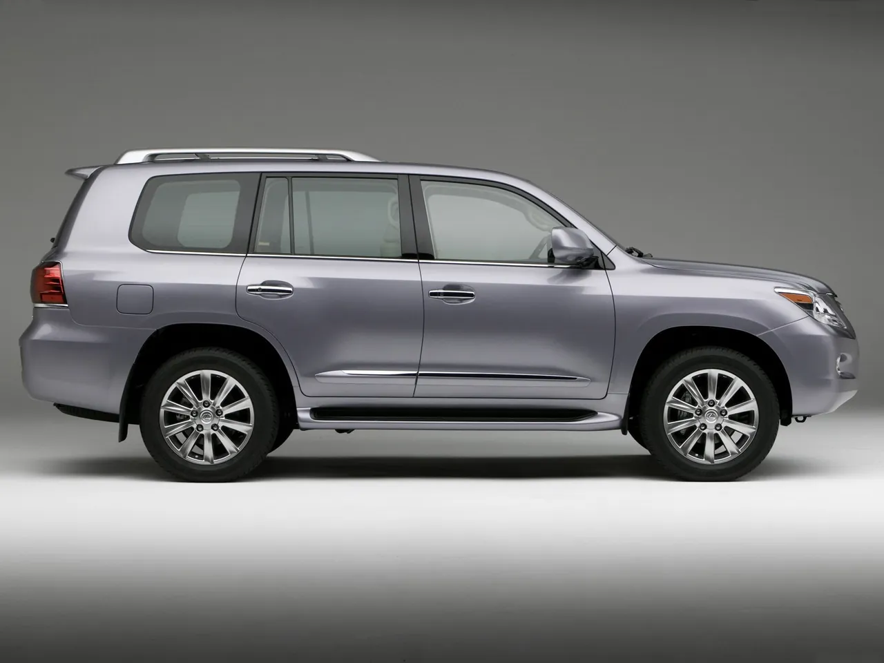 Lexus LX 570 (2008) – boční profil