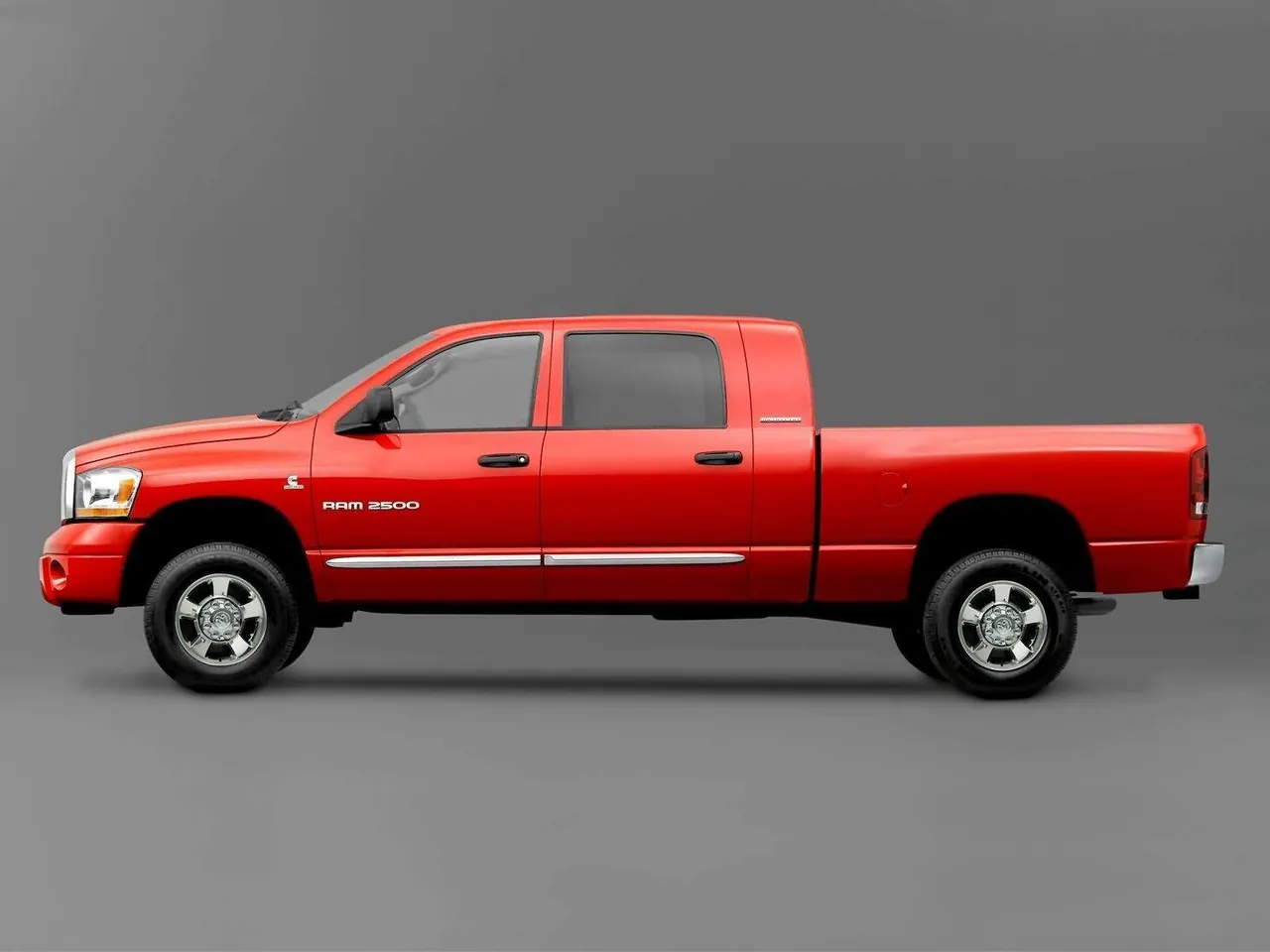 Dodge Ram Mega Cab (2006) – boční profil
