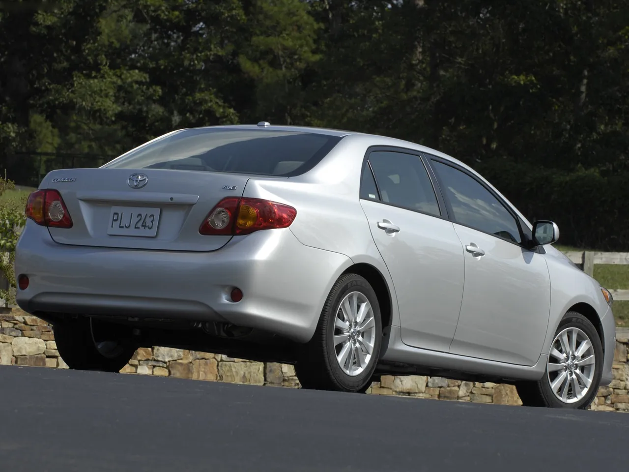 Toyota Corolla Sedan (2009) - Rear Three-Quarter