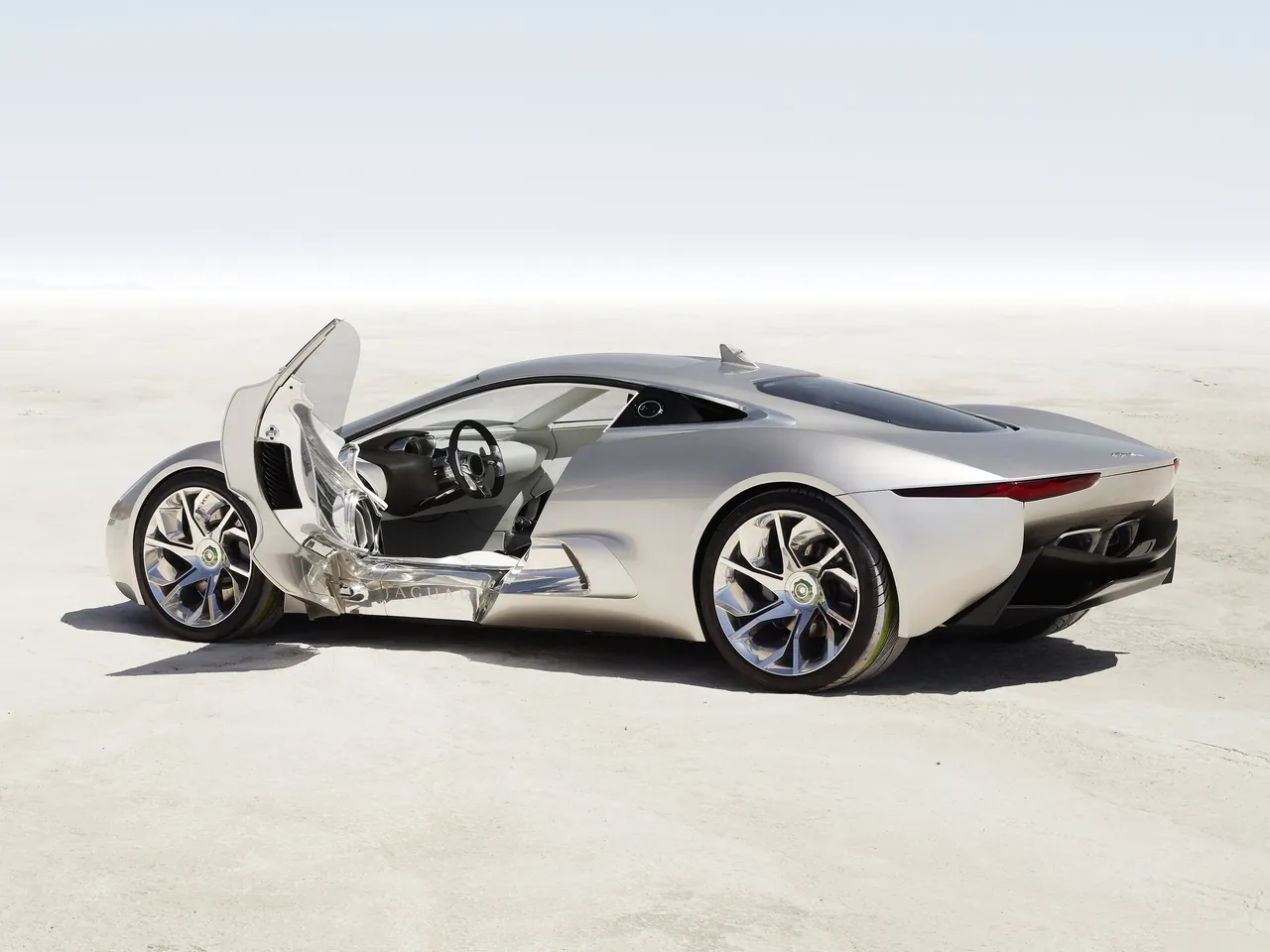 Jaguar C-X75 Concept (2010) – zadní tříčtvrteční pohled
