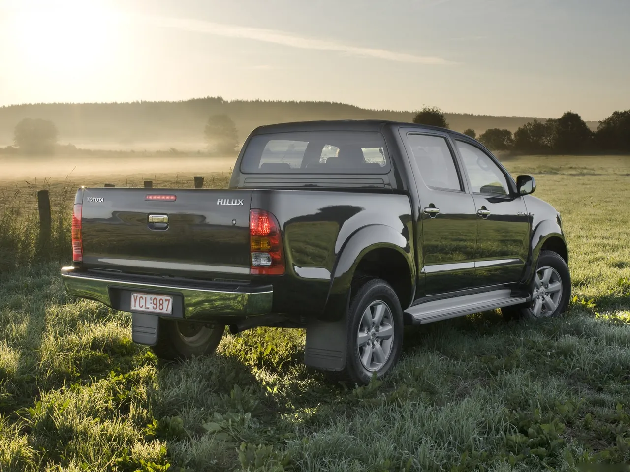Toyota Hilux (2009) - Rear Three-Quarter
