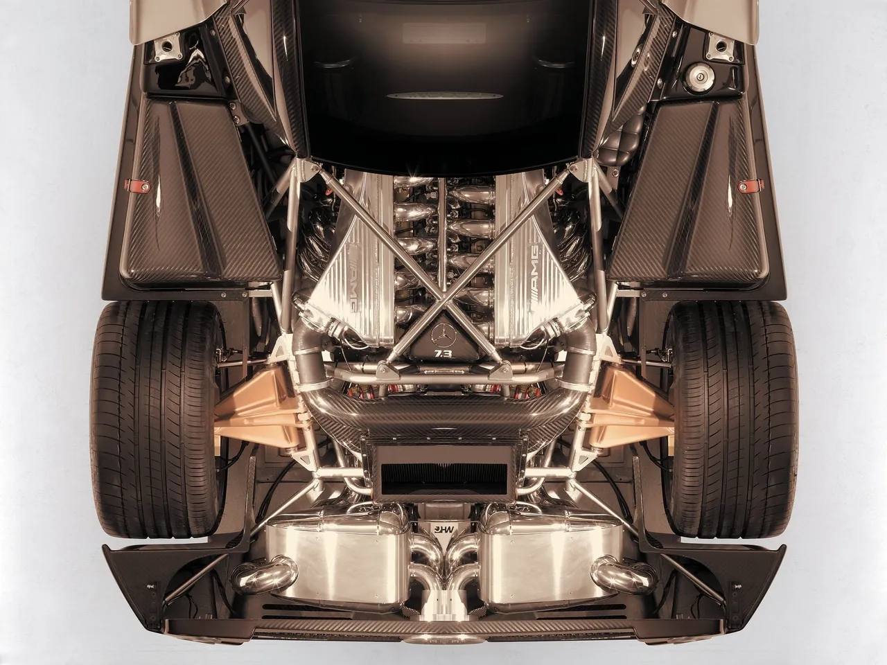 Pagani Zonda F (2005) – motorový prostor