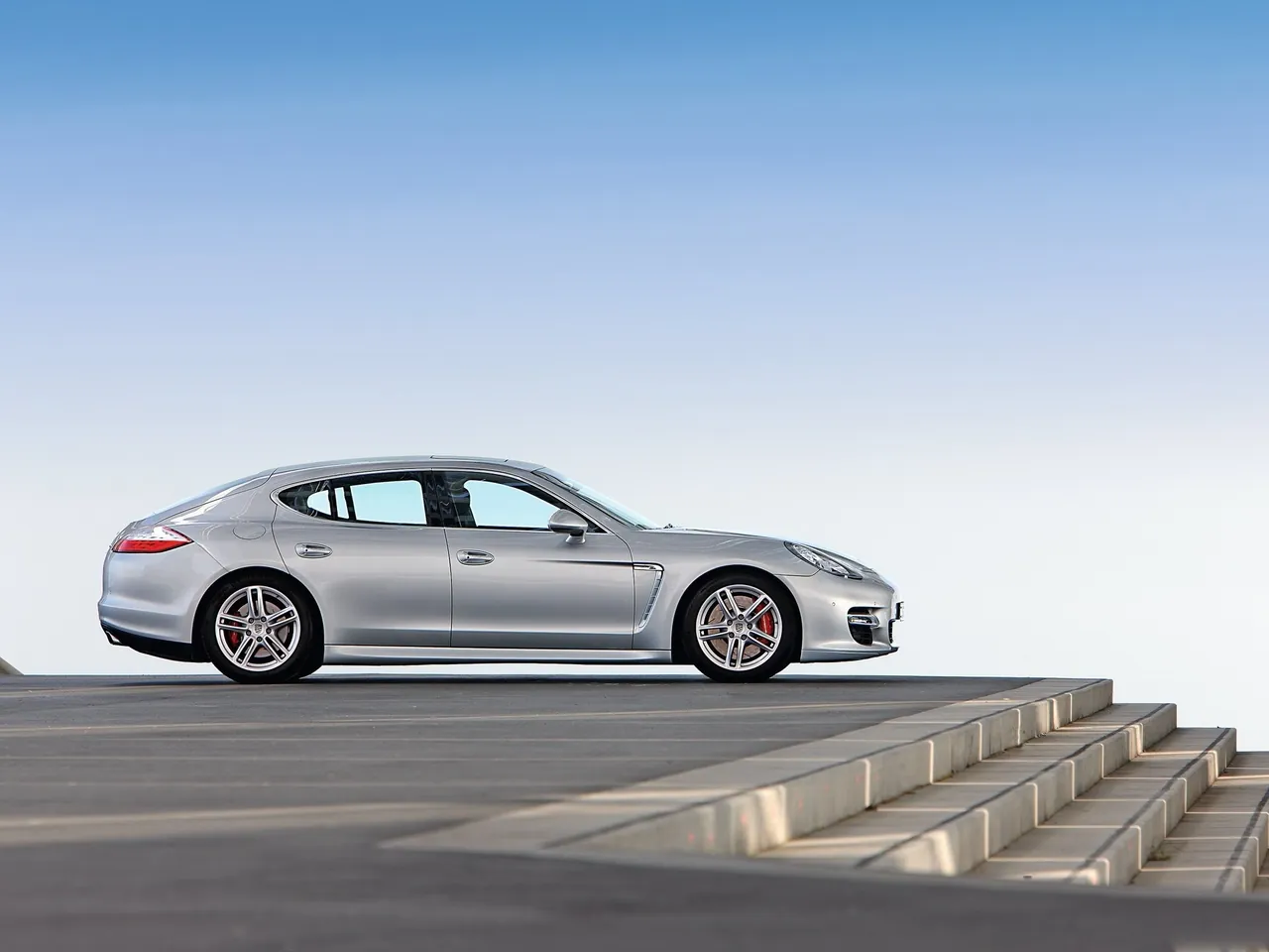 Porsche Panamera (2010) – boční profil