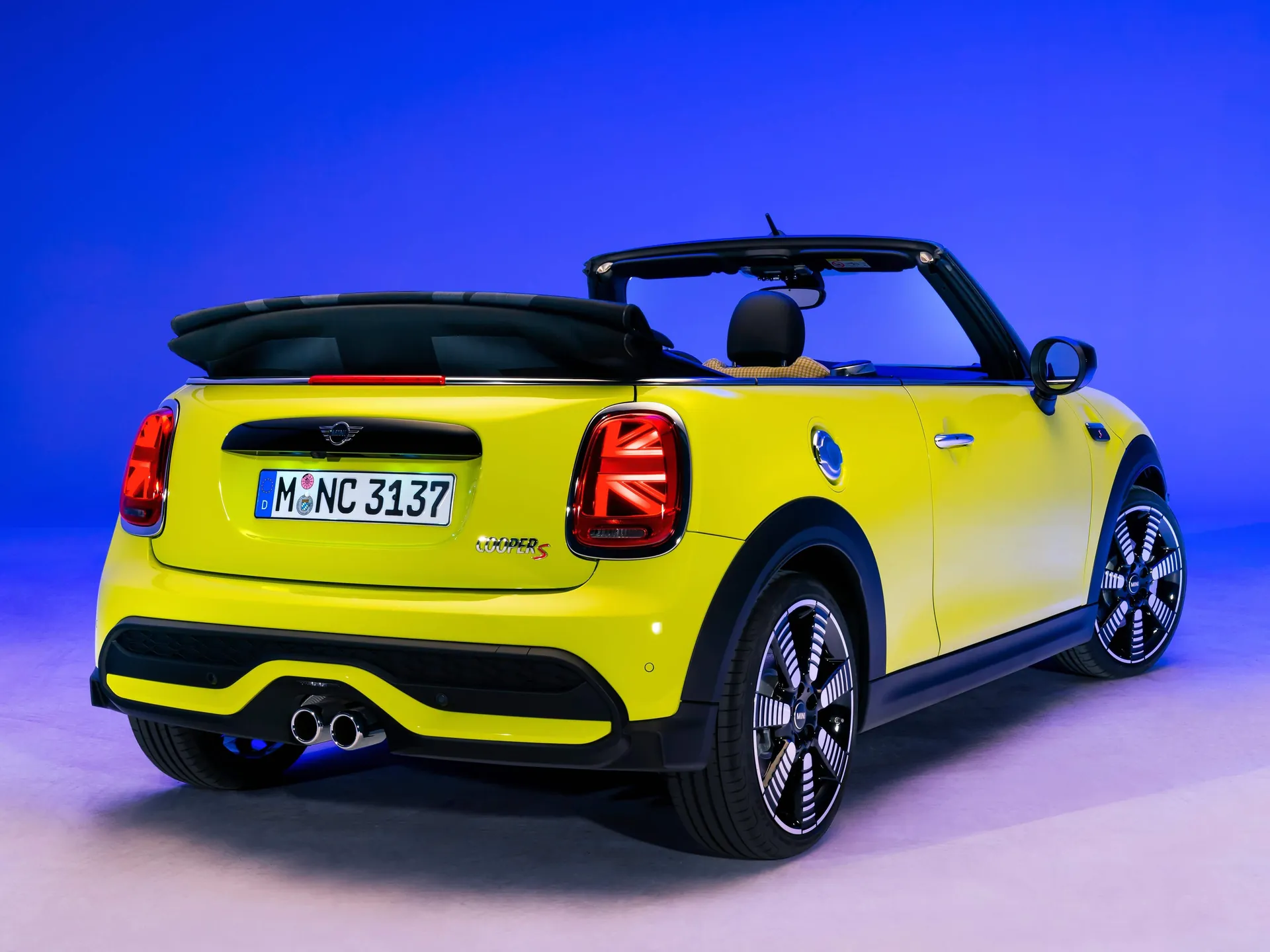 Mini Cooper S Convertible (2022) - Rear Three-Quarter