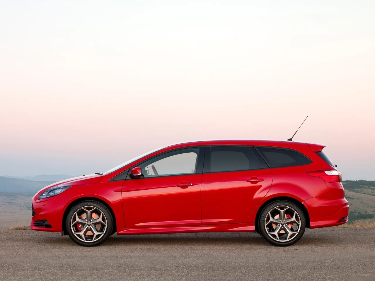 Ford Focus ST (2013) – boční profil