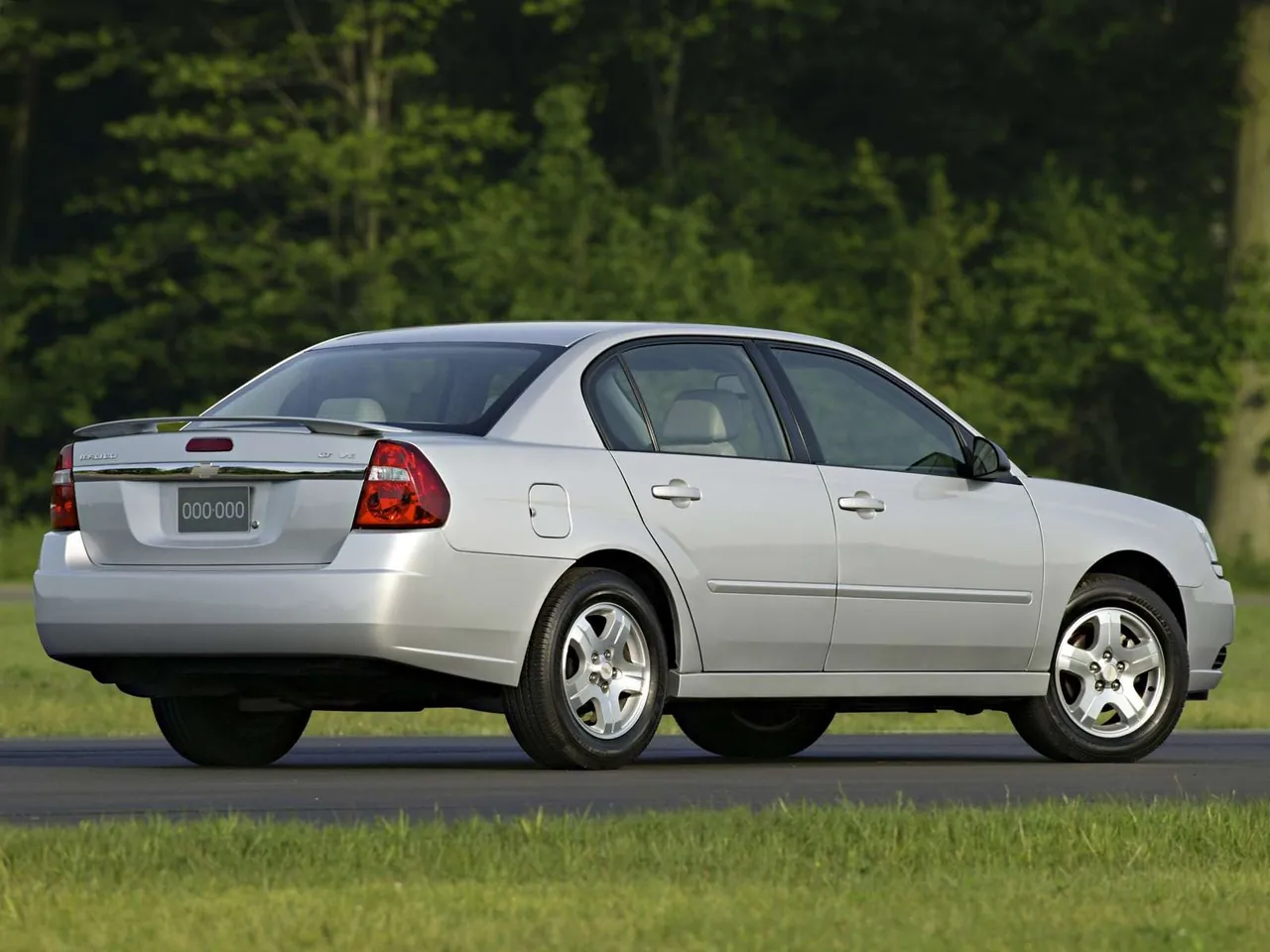 Chevrolet Malibu (2004) – zadní tříčtvrteční pohled