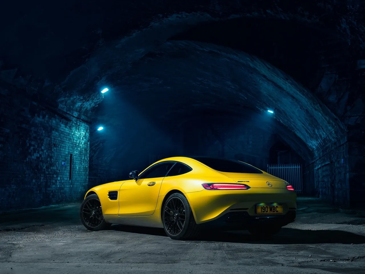Mercedes-Benz AMG GT S [UK] (2016) - Rear Three-Quarter