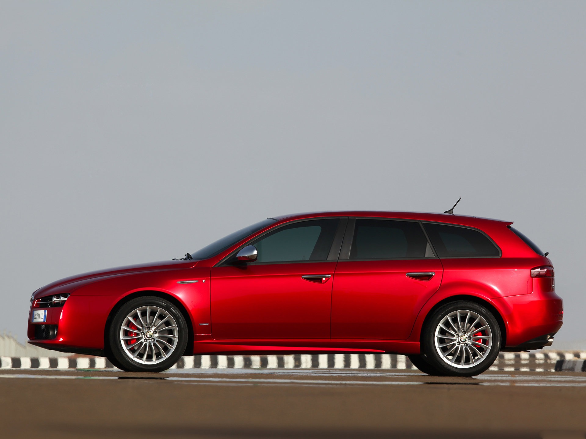 Alfa Romeo 159 Sportwagon (2009) - Side Profile