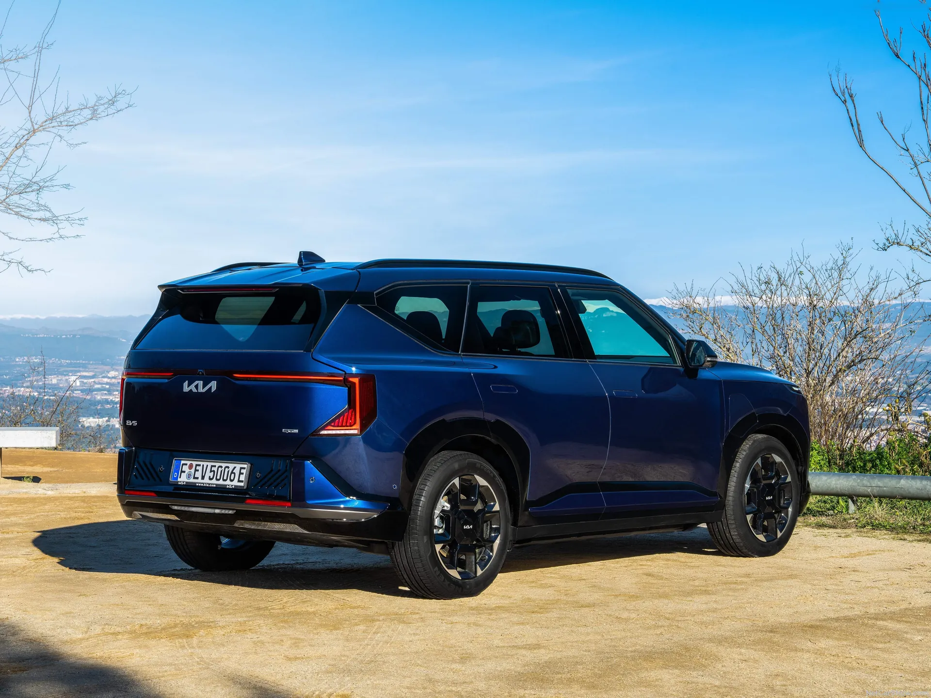 Kia EV5 (2026) – zadní tříčtvrteční pohled