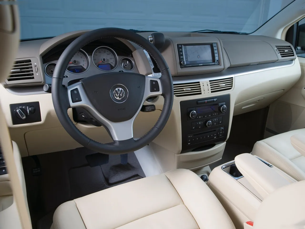 Volkswagen Routan (2009) – interiér