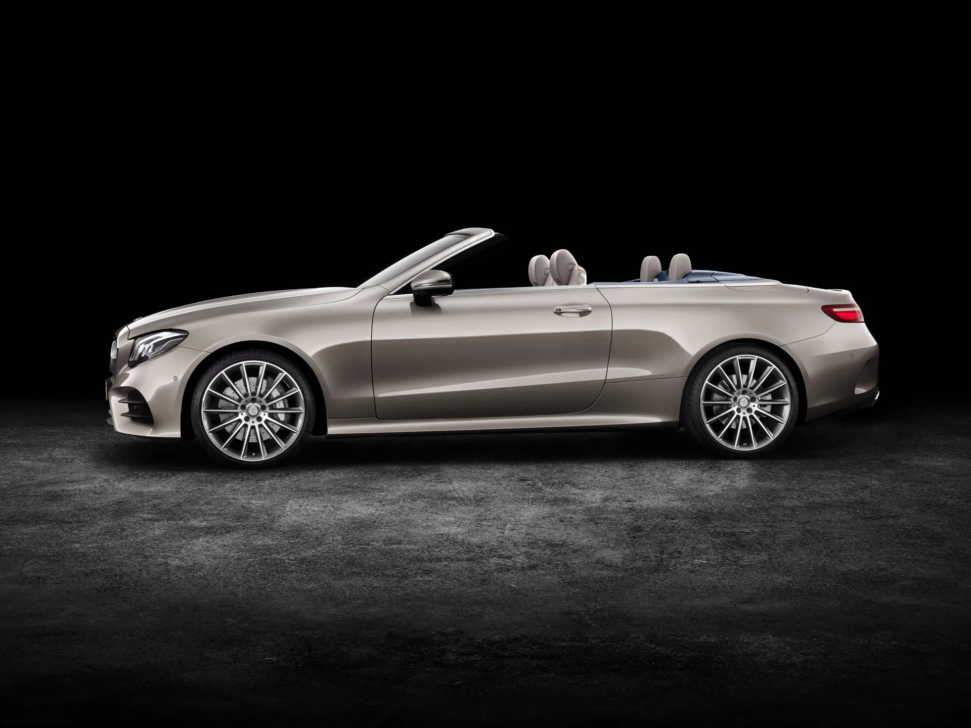 Mercedes-Benz E-Class Cabriolet (2018) – boční profil