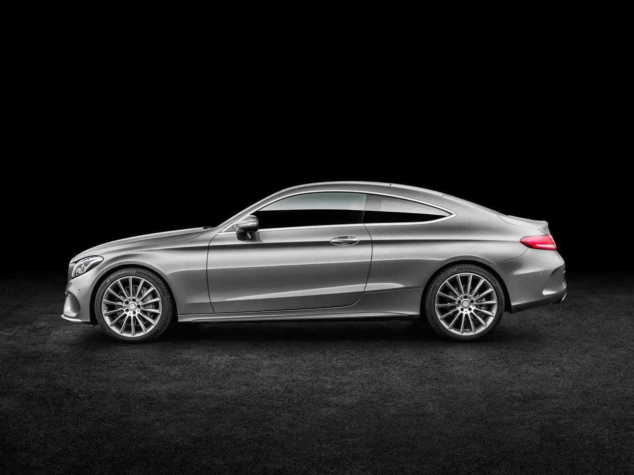 Mercedes-Benz C-Class Coupe (2017) – boční profil