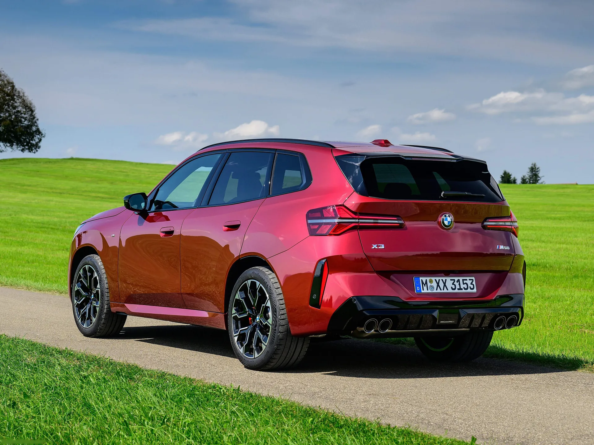 BMW X3 M50 xDrive (2025) – zadní tříčtvrteční pohled