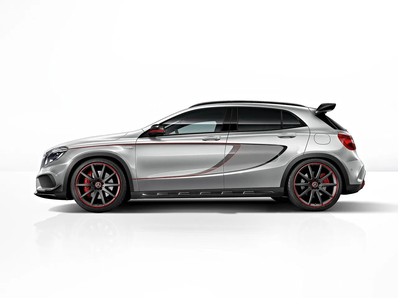 Mercedes-Benz GLA45 AMG (2015) - Side Profile