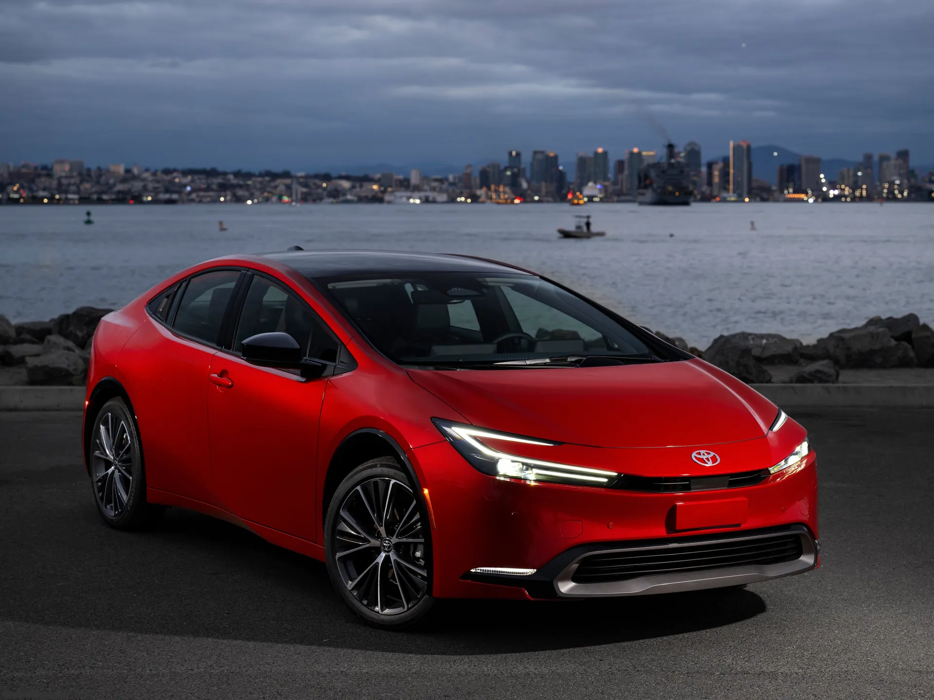 Toyota Prius XLE [US] (2023)