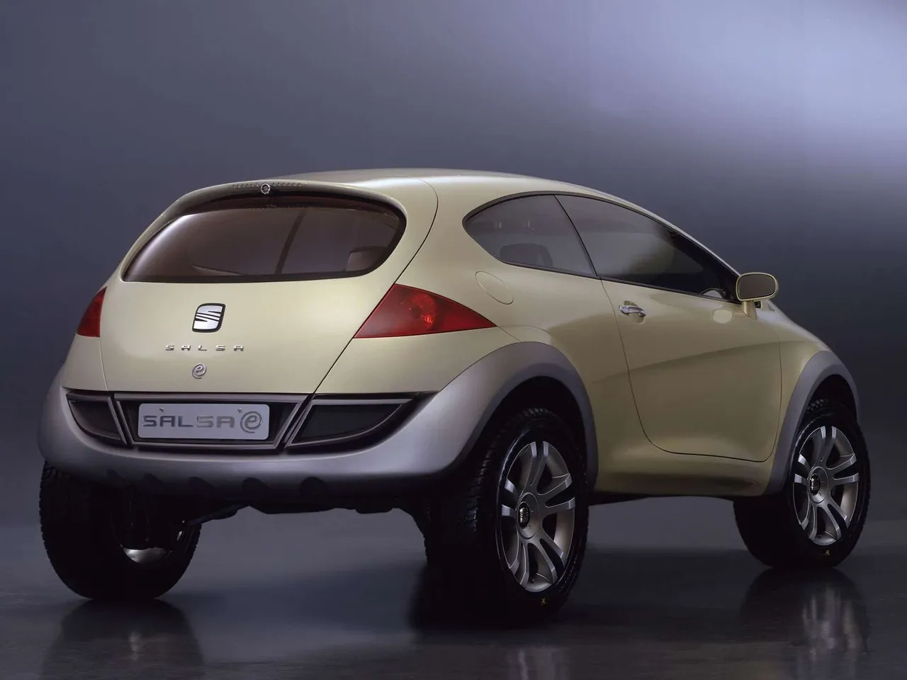 Seat Salsa Emocion Concept (2003) – zadní tříčtvrteční pohled