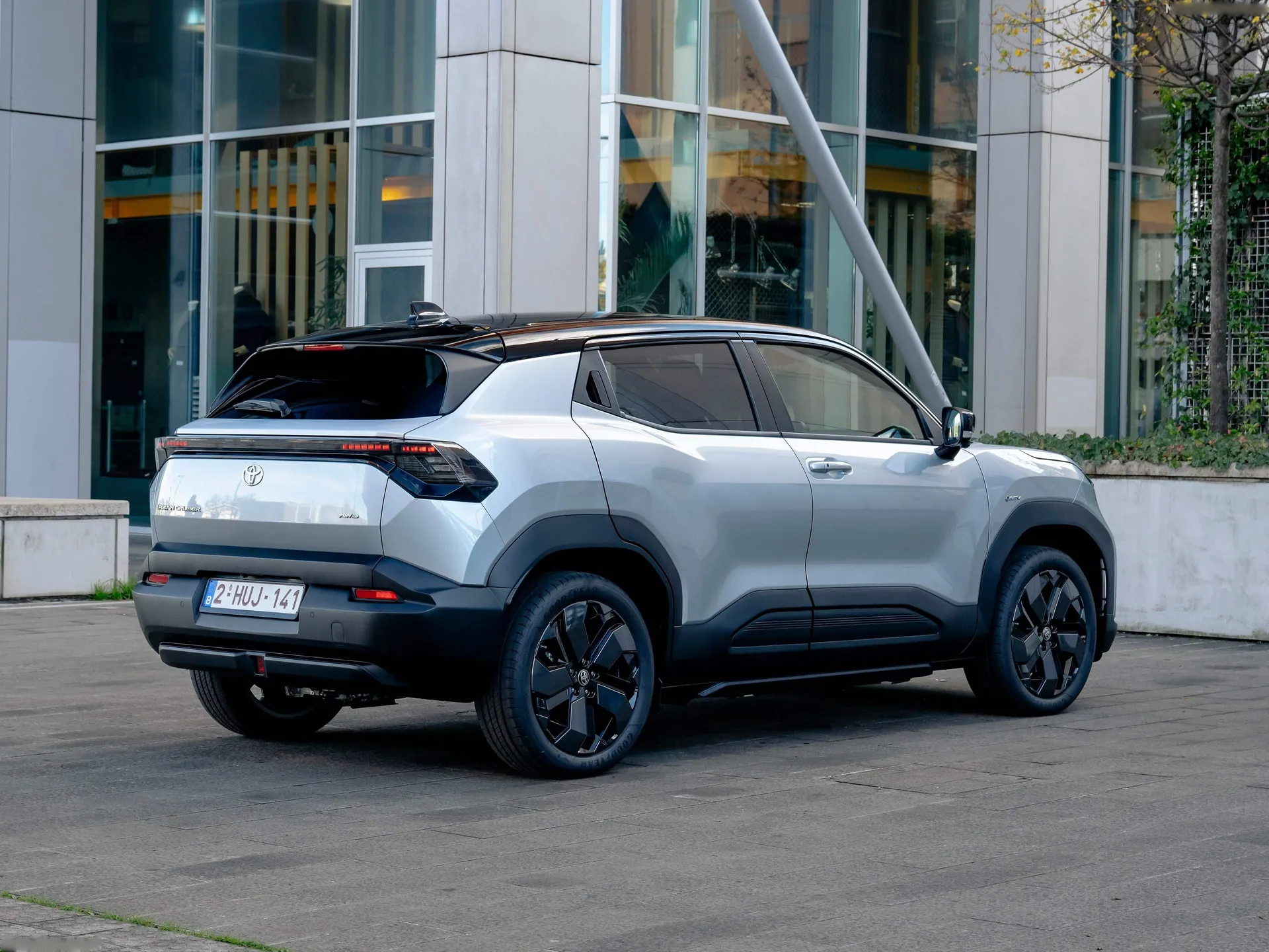 Toyota Urban Cruiser (2026) – zadní tříčtvrteční pohled