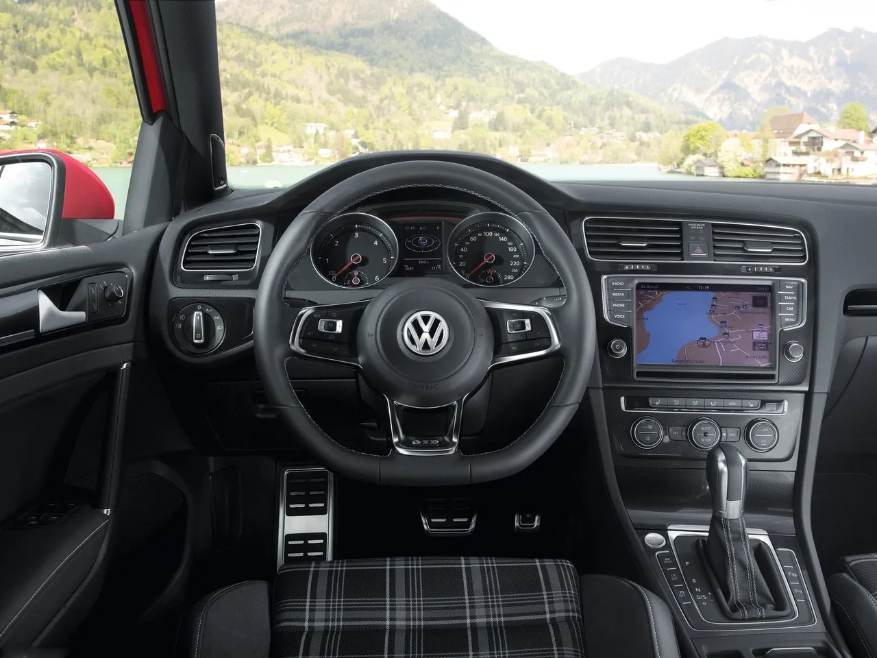 Volkswagen Golf GTD (2014) – interiér