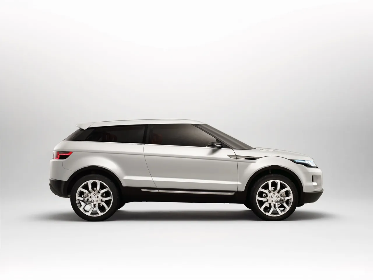 Land Rover LRX Concept (2008) - Side Profile