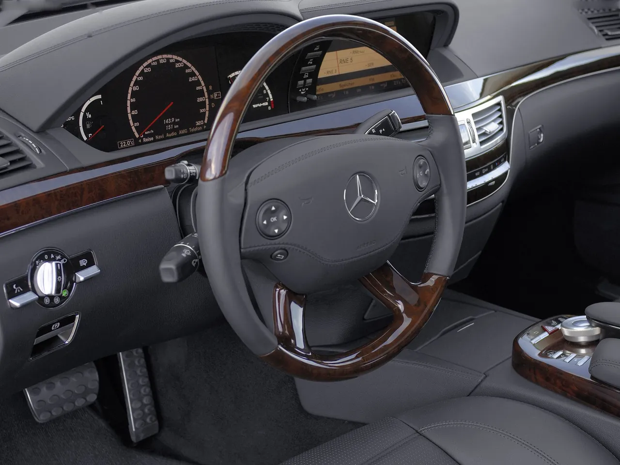 Mercedes-Benz S 63 AMG (2007) - Interior