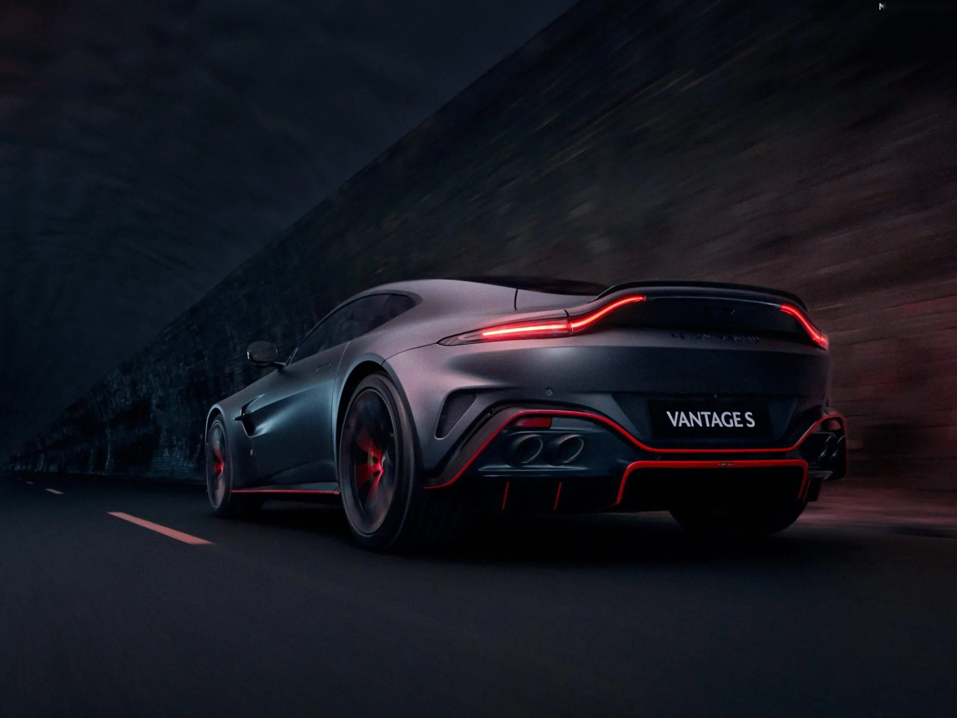 Aston Martin Vantage S (2026) – zadní tříčtvrteční pohled