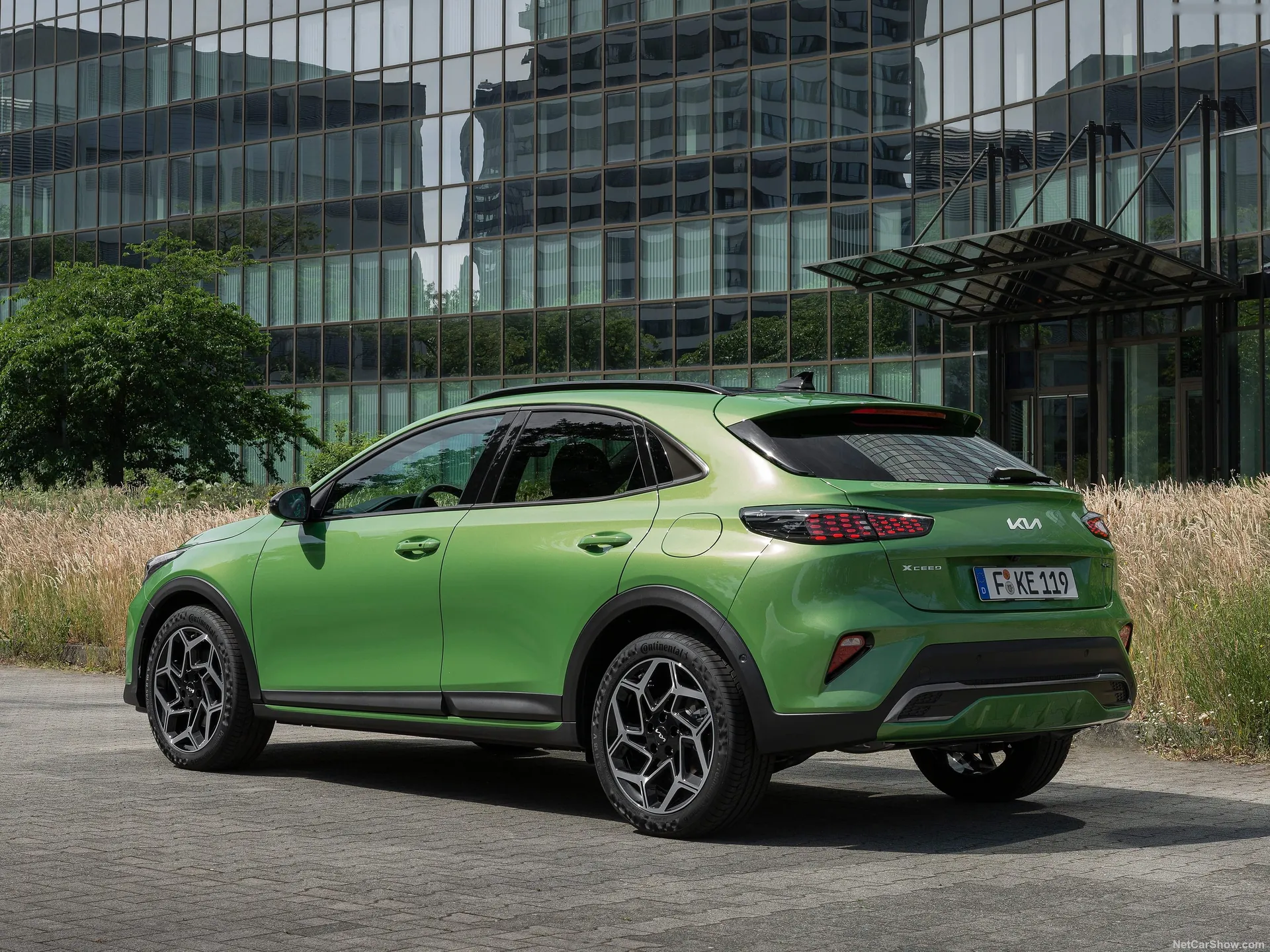 Kia XCeed (2023) – zadní tříčtvrteční pohled
