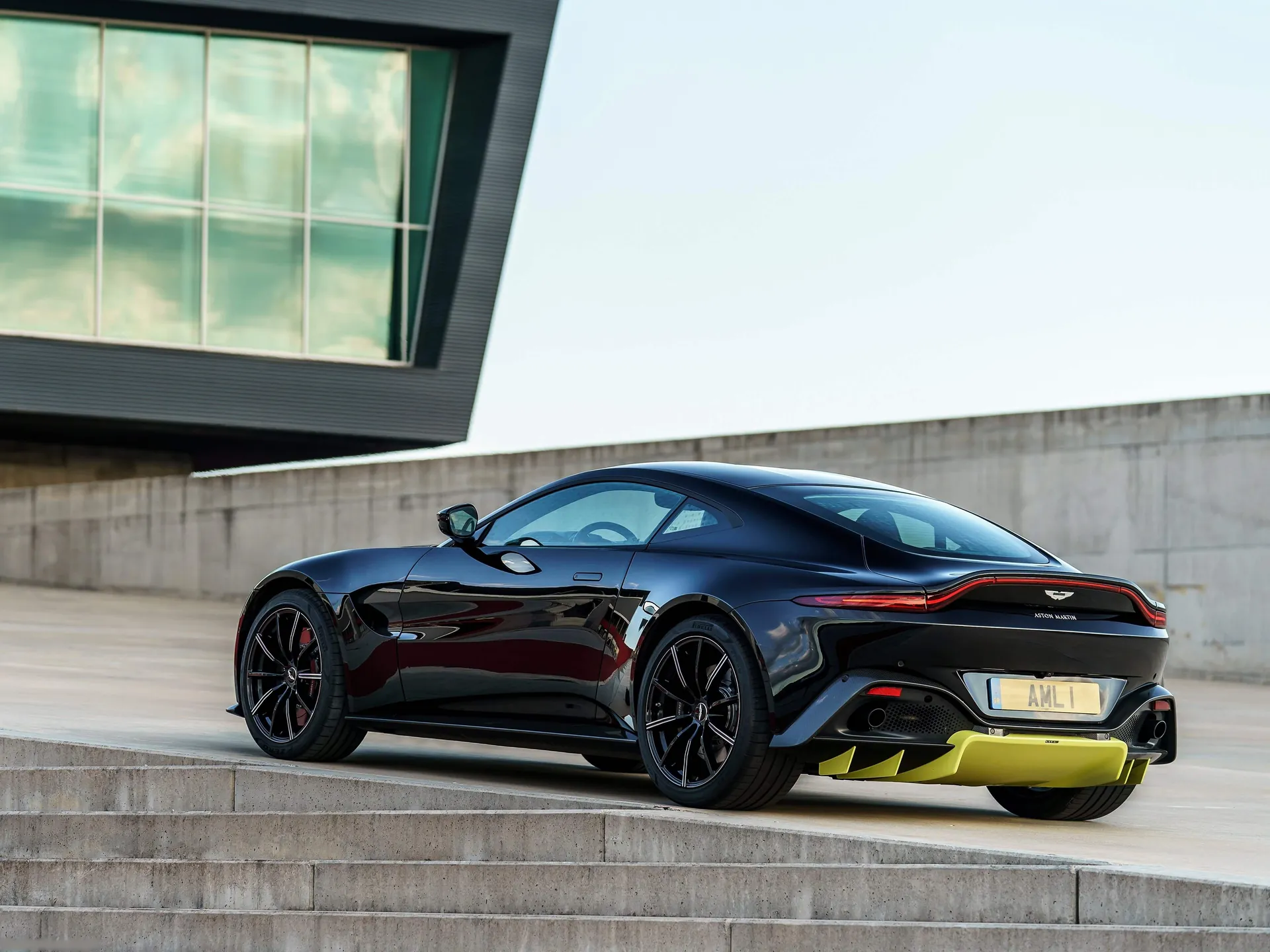 Aston Martin Vantage Onyx Black (2019) - Rear Three-Quarter
