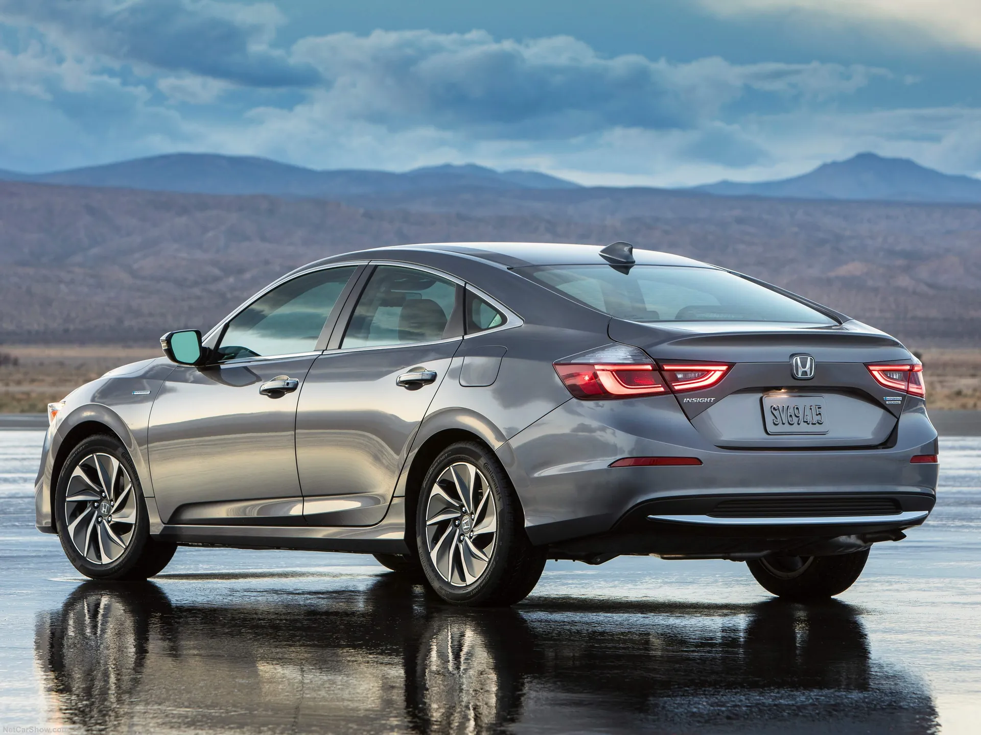 Honda Insight (2019) – zadní tříčtvrteční pohled