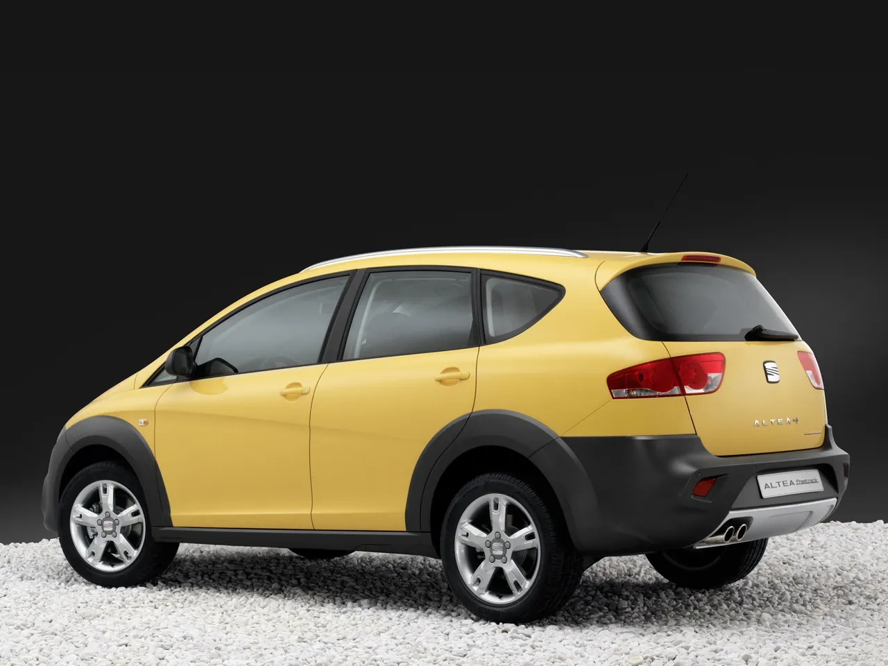 Seat Altea Freetrack (2008) – zadní tříčtvrteční pohled