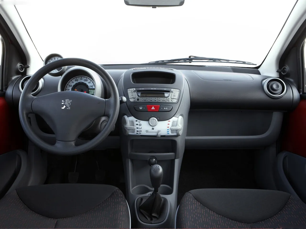 Peugeot 107 (2009) – interiér