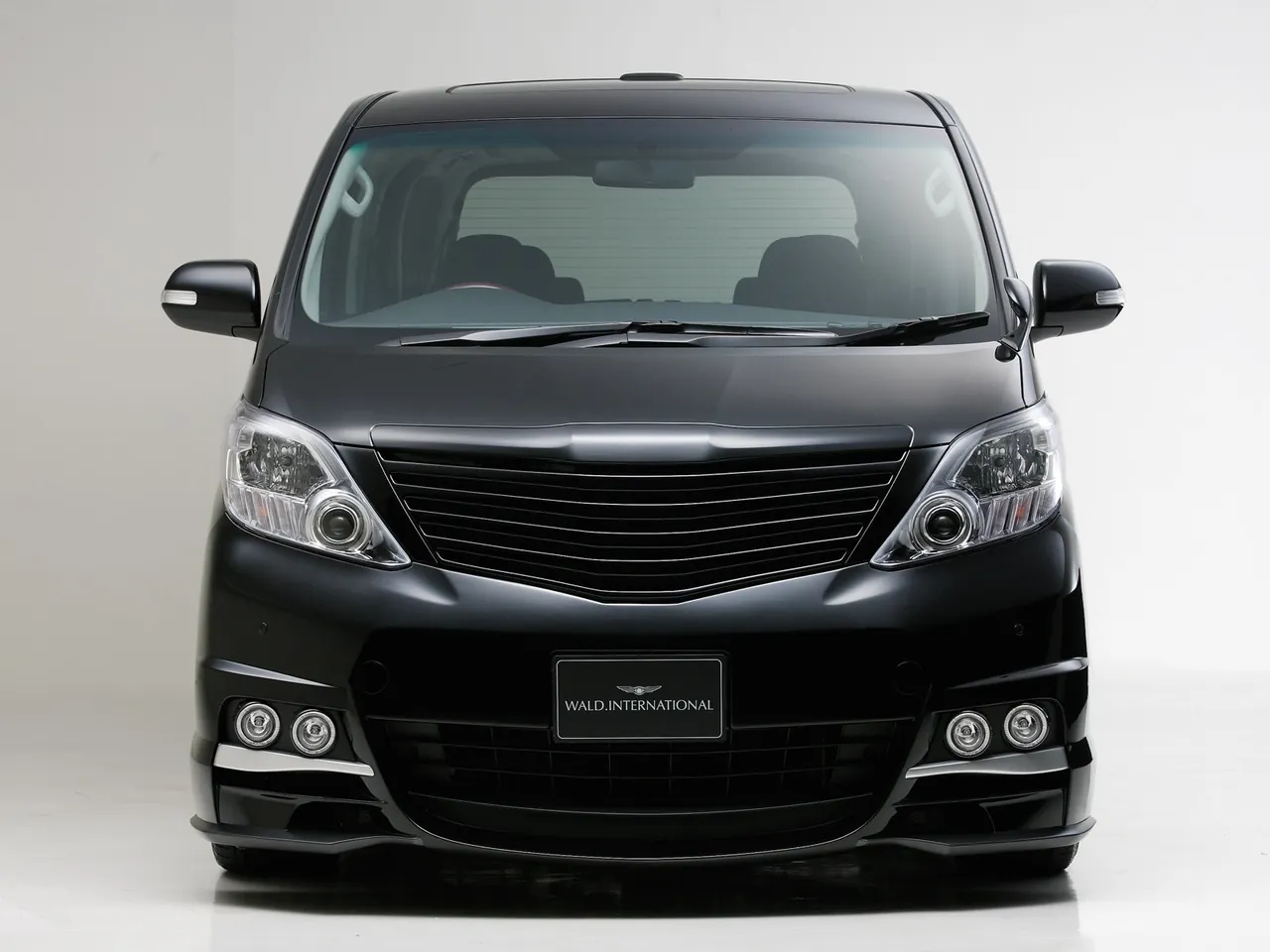 Wald Toyota Alphard (2009) – zepředu