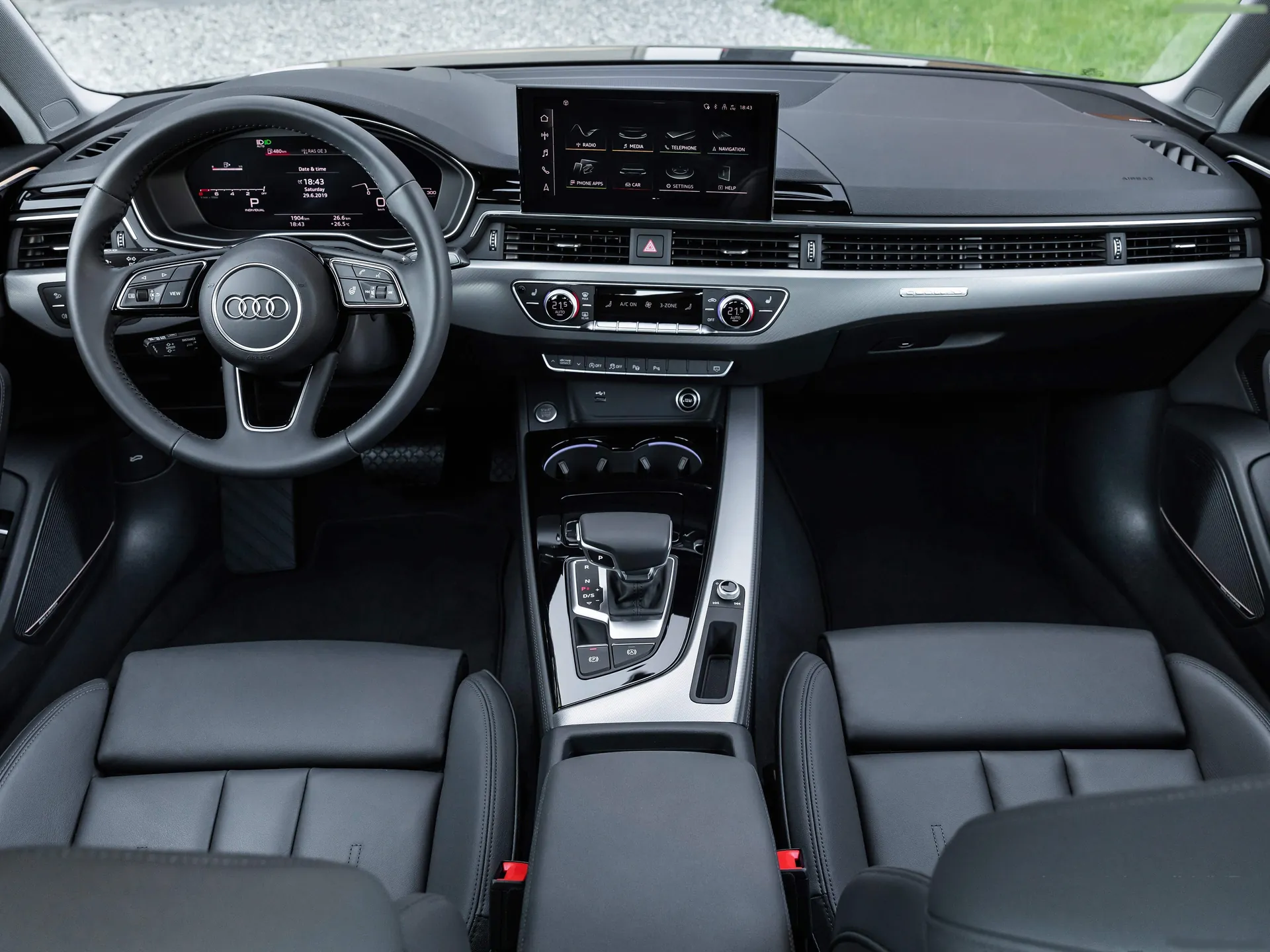 Audi A4 (2020) – interiér